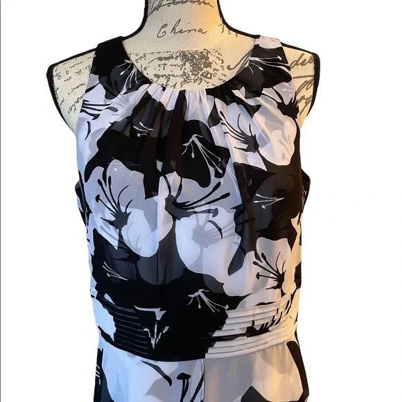 White House Black Market floral print sleeveless dress size 12 - Picture 3 of 6